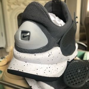 nike shock dart
